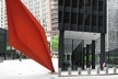 Fig. 3. Alexander Calder, Flamingo, 1973. Mies van der Rohe, Federal Center, 1959-1973. Federal Plaza, Chicago, Illinois, EUA