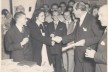 Enilda Ribeiro cumprimenta Maurício Cravotto, 1948