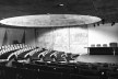 Balneário de Águas da Prata, auditório com cadeiras de Sérgio Rodrigues e domus circular, 1970-1974. Arquitetos João Walter Toscano, Odiléa Setti Toscano, Massayoshi Kamimura