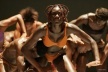 Figura 04 – Versão negra da Sagração da Primavera, na coreografia de Heddy Maalem (2005)