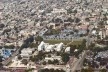 Porto Príncipe, Haiti, 2011. Vista aérea da região central da capital haitiana. O Palácio do Governo e a Catedral Católica ainda cercados por assentamentos provisórios, mesmo um ano após o terremoto