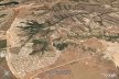 14 – Fora do Lago. “Voando” via Google Earth na direção Leste, vemos o início de uma das imensas manchas de “condomínios” de iniciativa de poderosos políticos locais, movendo-se no Vale do mais importante rio do Distrito Federal, o São Bartolomeu. É uma á