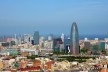 Vista aérea da Cidade de Barcelona, Espanha. Torre Agbar em destaque. Foto tirada a partir da Sagrada Família, jul. 2009