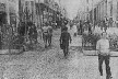 Matéria de jornal que registra o terceiro dia da obra de fechamento da rua XV de Novembro, em 24 de maio de 1972