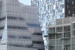 Os dois prédios vizinhos: Frank Gehry, IAC Interactive Corporation, e Jean Nouvel, Apartamentos One Hundred Eleventh Avenue