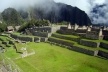 Arquiteturas de Machu Picchu e grande pátio central , área comum característica das formações urbanas incaicas mais sofisticadas