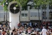 Praça do Centre Pompidou (Beaubourg), Paris. Arquitetos Renzo Piano e Richard Rogers. O uso social do espaço público