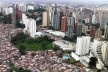 Prédios de luxo e favela, bairro do Panambi, São Paulo