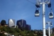 Estrutura do teleférico e, ao fundo, o Parque Biblioteca Espanha