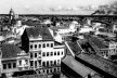 Panorama com sobrados da rua Nova (em primeiro plano) e torre da Igreja de Nossa Senhora do Carmo, Recife PE, 1940