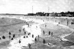 Praia de Iracema, por volta de 1940, quando se difundiam os banhos de mar em Fortaleza