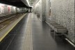 Banco anti moradores de rua em estação de metro, Viena, Áustria