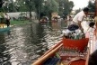 Xochimilco, Cidade do México. Canais de água entre as \"chinampas\" arborizadas