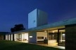 Casa em Joanopolis, vista noturna, Una Arquitetos, menção honrosa categoria profissional/ obras concluídas. Joanopolis, SP, 2005-2008.