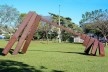 Eixo Paralelo ao da Rotação da Terra, escultura pública de Marco do Valle na Unicamp, novembro de 1987