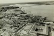 Vista aérea do centro histórico de São Luís em 1974. No canto esquerdo superior encontra-se o Aterro do Bacanga, onde posteriormente seria construído o Terminal Rodoviário da avenida Vitorino Freire e por onde passaria o anel viário