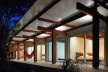 Casa na Praia Preta, São Sebastião SP, 2006. Nitsche Associados. Projeto construído com madeira certificada.