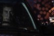 Família fugindo de automóvel da nuvem tóxica, filme Ruído branco, direção de Noah Baumbach, 2022