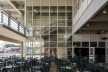 Sesc Araraquara, área externa do restaurante, 2000. Arquitetos Abrahão Sanovicz e Edson Jorge Elito