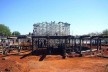 Fundação Darcy Ribeiro. Montagem do escoramento da estrutura de cobertura. Instituto Brasileiro de Tecnologia do Habitat, Arquiteto João Filgueiras Lima, Lelé. Brasília DF, Brasil, 2010