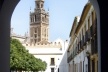 A Giralda vista de Sevilha.