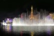 Las Vegas Boulevard vista do lago do Hotel Bellagio, com suas fontes dançantes a cada 15 minutos
