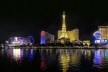 Las Vegas Boulevard vista do lago do Hotel Bellagio, com suas fontes dançantes a cada 15 minutos