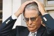 O ex-governador (por 4 vezes, 3 delas eleito pelo voto popular) Joaquim Roriz, que remodelou à sua maneira, o conjunto urbano de Brasília (1987-2006). Vejam como solta pó ao implodir