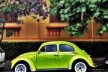 Fusca verde abacate, série fotográfica “Os fuscas ofuscam”
