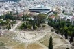 Vista aérea da cidade de Atenas, Grécia. Museu da Acrópole e Teatro de Dionísio em primeiro plano, out. 2010
