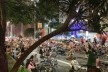 Protesto de ciclistas com nudismo noturno na Avenida Paulista, São Paulo