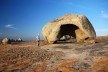 Foto 7 - A pedra do Capacete, cuja forma inusitada induz o homem a analogias e comparações expressas em seu próprio nome