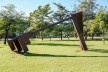 Eixo Paralelo ao da Rotação da Terra, escultura pública de Marco do Valle na Unicamp, novembro de 1987