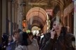 Centro Histórico de Bolonha, pedestres abrigados nos pórticos