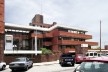 Montevidéu, Sindicato dos Bancários do Uruguai, projeto racionalista que lembra monumento a Rosa Luxemburgo de Mies van der Rohe. Arquitetos Escudero, Mourelle e Lussich, 1964