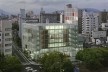 Estação de Corpo de Bombeiros Hiroshima Nishi, Hiroshima, Japão, 2000. Arquiteto Riken Yamamoto