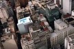 Vista aérea do terraço com piscina do SESC da Rua 24 de Maio no antigo edifício da Mesbla. Projeto de adequação de Paulo Mendes da Rocha, 2003