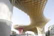 Metropol Parasol, cobertura sobre a Plaza de La Encarnación, Sevilha. J. Mayer H. Architects, 2004