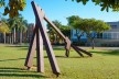Eixo Paralelo ao da Rotação da Terra, escultura pública de Marco do Valle na Unicamp, novembro de 1987