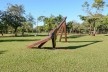 Eixo Paralelo ao da Rotação da Terra, escultura pública de Marco do Valle na Unicamp, novembro de 1987