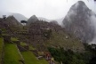 Complexo de Machu Picchu guardado por Waina Picchu, ao fundo à direita
