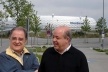 Héctor Vigliecca e Paulo de Arruda Serra diante do Allianz Arena, Munique, 2006