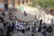 Teatro de Arena com alunos em aula de desenho. Escola de Artes e Arquitetura da PUC-Go