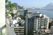 Prédio na Fonte da Saudade, Rio de Janeiro, onde o intervalo da varanda é um espaço de contemplação da paisagem