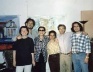 Assunta Viola, arquiteta brasileira da equipe de Massimiliano Fuksas (de camisa xadrez caqui), no escritório de Roma, após a entrega do Concurso para a Praça das Nações, Genebra, Suíça, julho de 1995. Ao fundo, pinturas de Fuksas