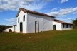 Capela de São João Batista, sineira em estrutura autônoma de madeira, extinto Arraial do Ferreiro, Goiás Velho GO, 2014
