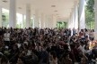 Público junto aos pilotis monumentais da FAU UFRJ, palestra Zaha Hadid e Patrik Schumacher na FAU UFRJ