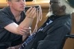 Demas Nwoko sendo entrevistado por Rupert Bickersteth