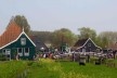 A propriedade e os armazéns em Schipperplein, entrada turística principal de Zaanse Schans