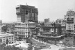 À esquerda, Edifício Martinelli, em construção; à direita Edifício Sampaio Moreira. Vale do Anhangabaú, São Paulo, 1927